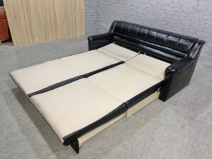 Кожаный диван ( кровать )